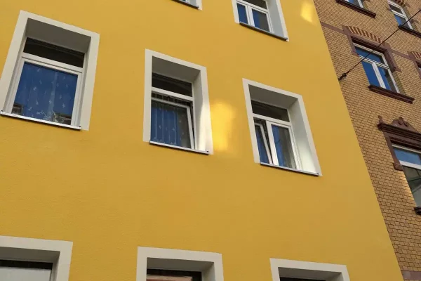 Sanierung der Fassade eines Mehrfamilienhauses in Erfurt